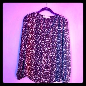 LOFT-BROWN W/ PERIWINKLE FLOWERS. 5 BUTTON V NECK